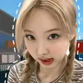 eu e a nayeon comendo morango